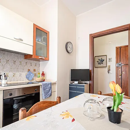 Apartman 150 Mt From The Sea - Air Conditioning And Balcony *