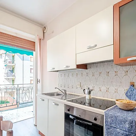 150 Mt From The Sea - Air Conditioning And Balcony Apartman *