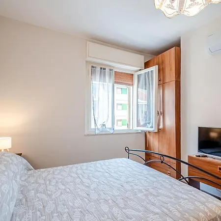 150 Mt From The Sea - Air Conditioning And Balcony *