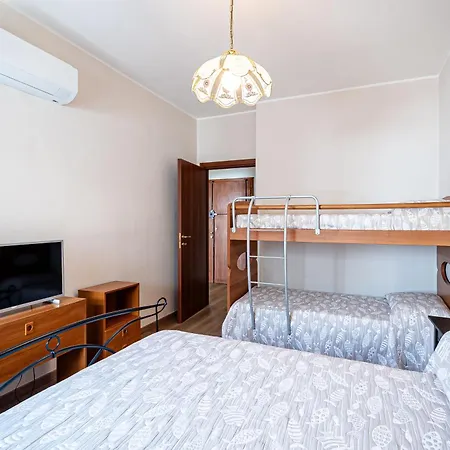 150 Mt From The Sea - Air Conditioning And Balcony *