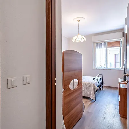 150 Mt From The Sea - Air Conditioning And Balcony