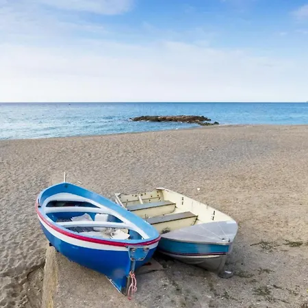 150 Mt From The Sea - Air Conditioning And Balcony Apartman